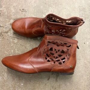 Neosens genuine leather Brown Cutout Ankle Boots